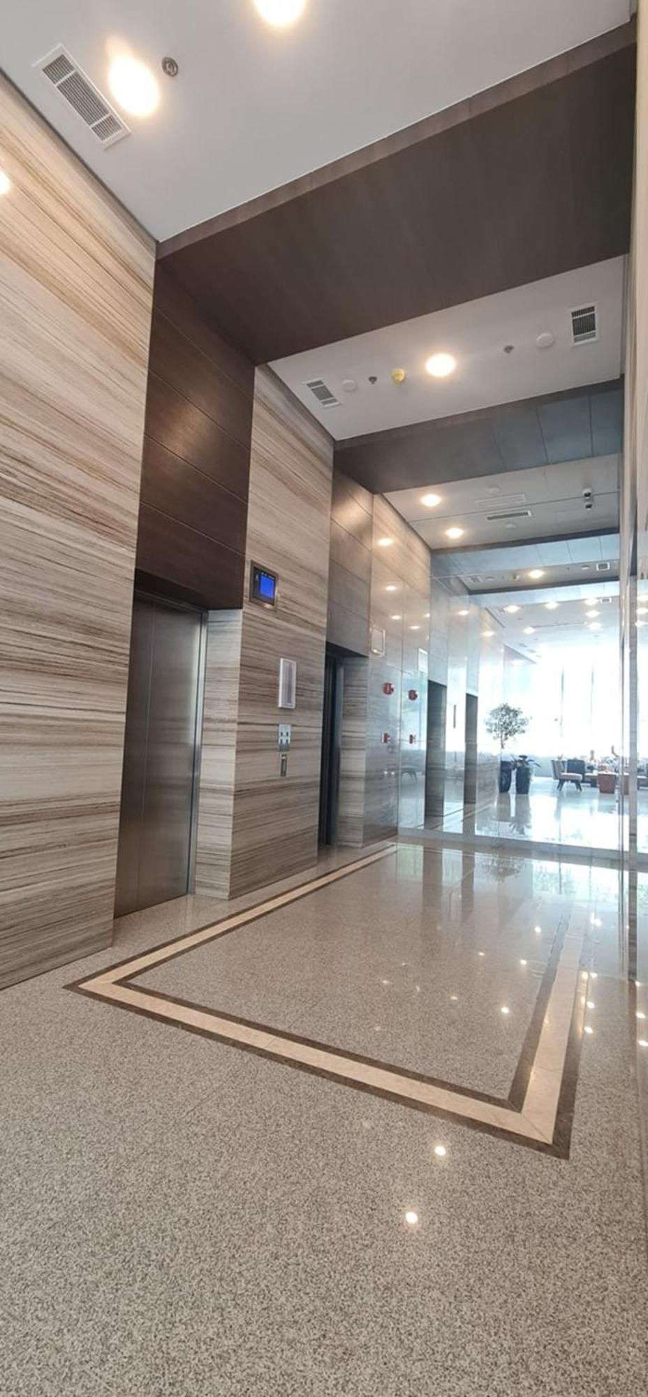 Apartment 38 Park Ave 2707 *